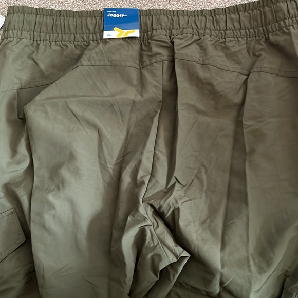 Old Navy Cargo Jogger - Picture 5 of 6